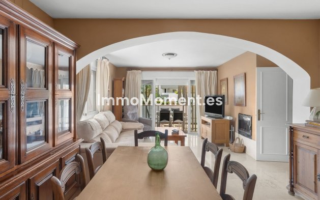 Resale - Apartment - Marbella - Nueva Andalucía