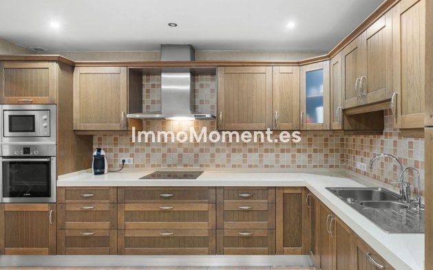 Resale - Apartment - Marbella - Nueva Andalucía