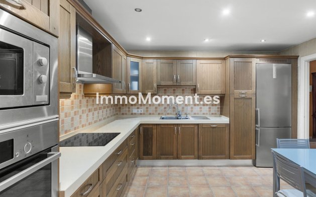 Resale - Apartment - Marbella - Nueva Andalucía