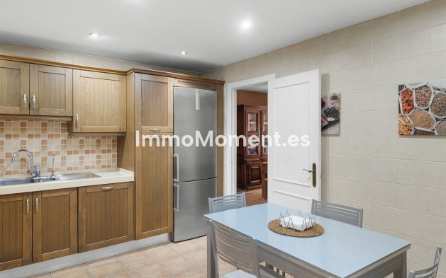 Resale - Apartment - Marbella - Nueva Andalucía