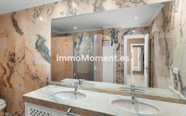 Resale - Apartment - Marbella - Nueva Andalucía