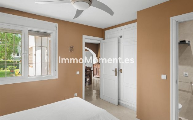 Resale - Apartment - Marbella - Nueva Andalucía