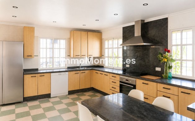 Wiederverkauf - Freistehende Villa - Marbella - Marbella Centro