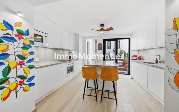 Resale - Townhouse - Estepona - Estepona Centro