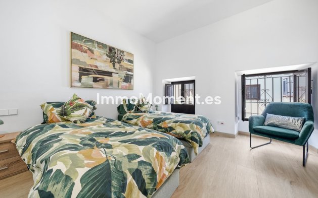 Resale - Townhouse - Estepona - Estepona Centro