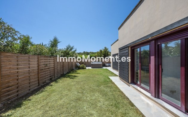 Resale - Detached villa - Estepona - Estepona Centro