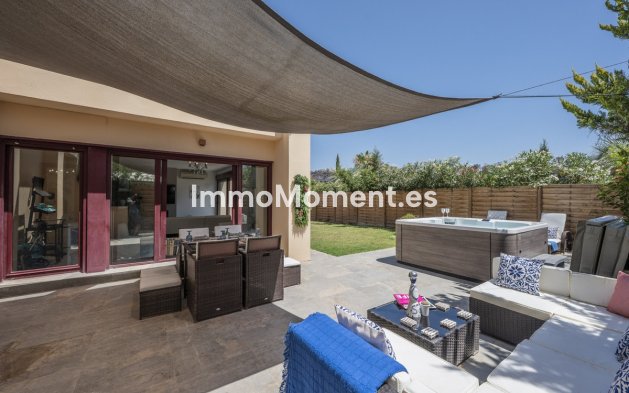 Resale - Detached villa - Estepona - Estepona Centro