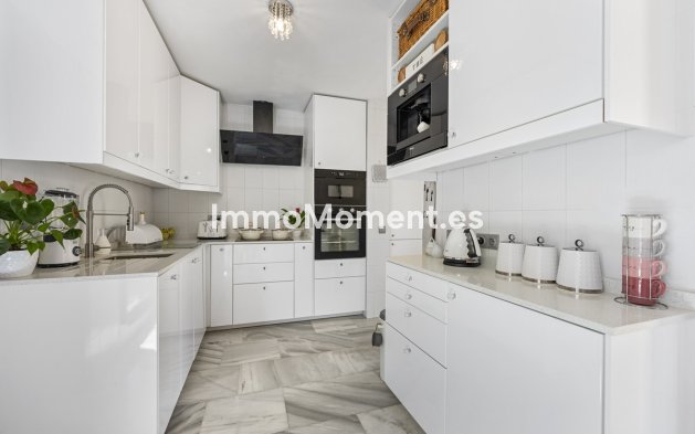 Resale - Detached villa - Estepona - Estepona Centro