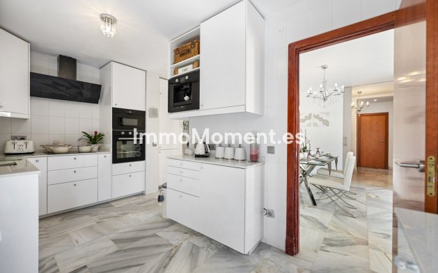 Resale - Detached villa - Estepona - Estepona Centro