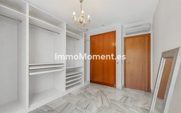 Resale - Detached villa - Estepona - Estepona Centro