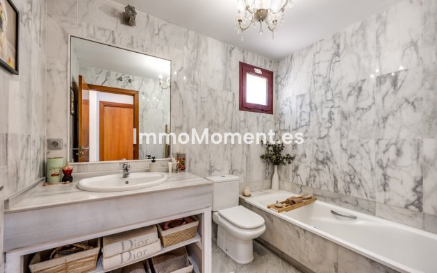 Resale - Detached villa - Estepona - Estepona Centro