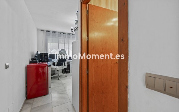 Resale - Detached villa - Estepona - Estepona Centro