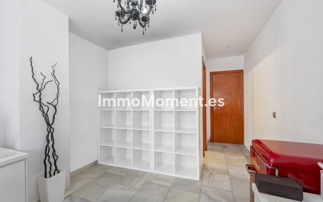 Resale - Detached villa - Estepona - Estepona Centro