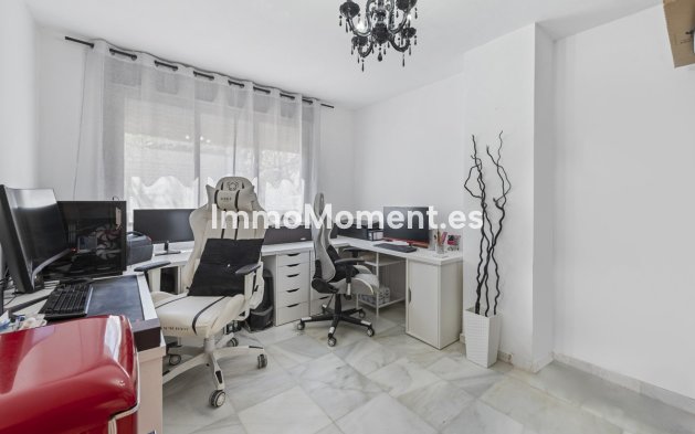 Resale - Detached villa - Estepona - Estepona Centro