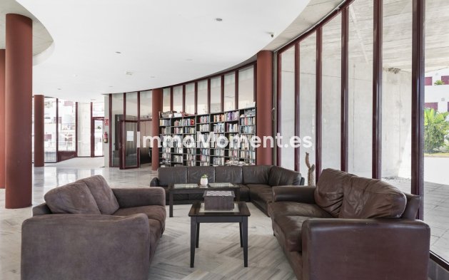 Resale - Detached villa - Estepona - Estepona Centro
