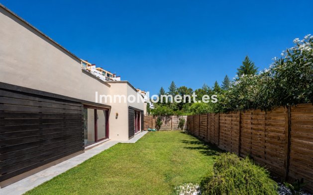 Resale - Detached villa - Estepona - Estepona Centro