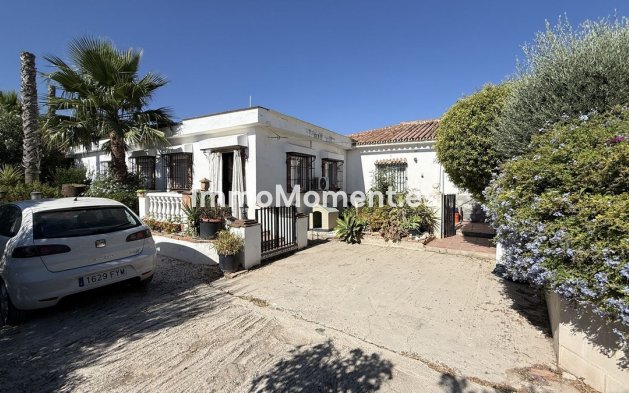 Resale - Country house - Inland  - Alhaurín el Grande Centro