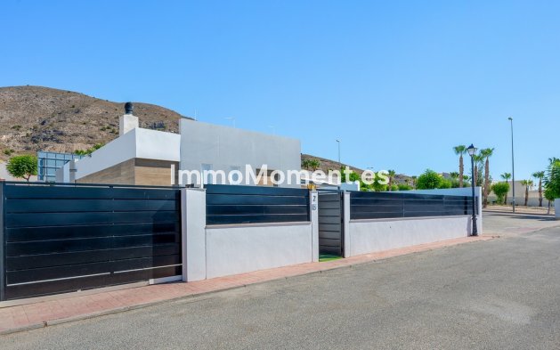 Bestaande woning - Vrijstaande villa - Fortuna - Fortuna Centro