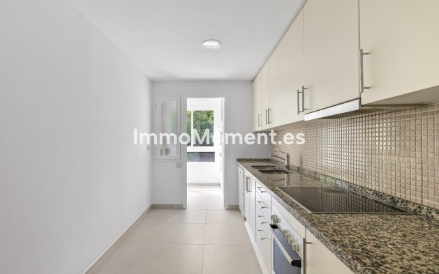 Resale - Apartment - Benahavís - Benahavís Centro