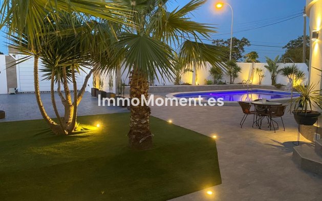 Bestaande woning - Vrijstaande villa - Torrevieja - Torrevieja Centro