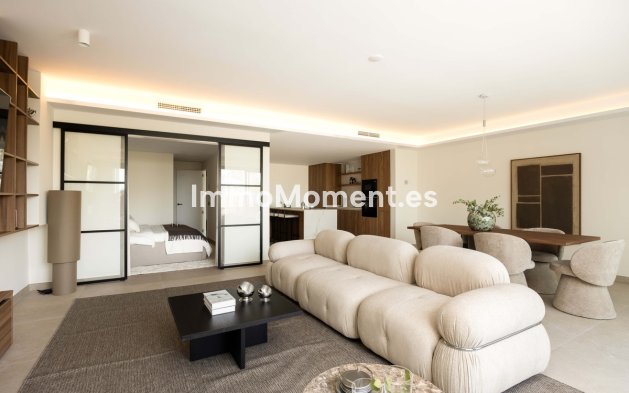 Resale - Apartment - Marbella - Nueva Andalucía