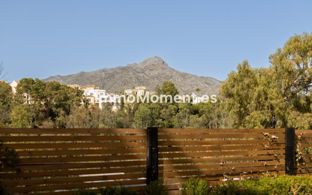 Resale - Apartment - Marbella - Nueva Andalucía