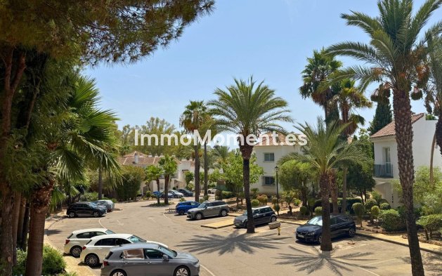 Resale - Apartment - Marbella - Nueva Andalucía