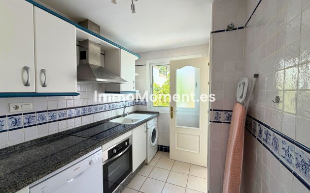 Resale - Apartment - Marbella - Nueva Andalucía