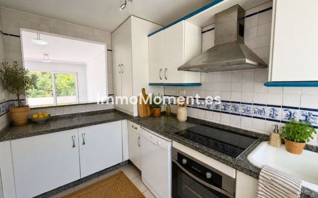 Resale - Apartment - Marbella - Nueva Andalucía