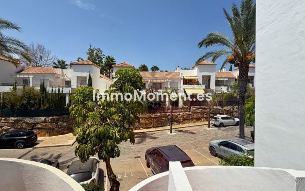Resale - Apartment - Marbella - Nueva Andalucía