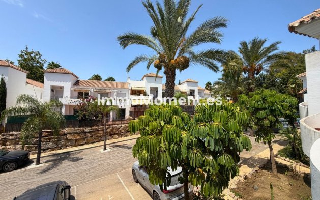 Resale - Apartment - Marbella - Nueva Andalucía