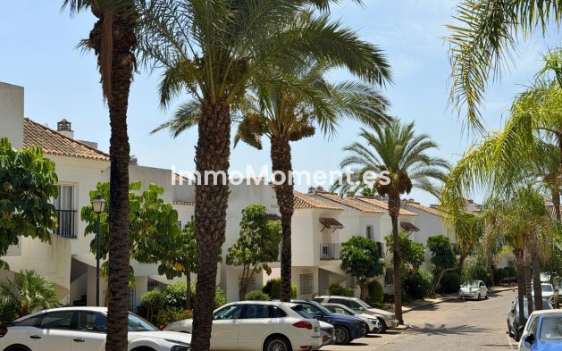 Resale - Apartment - Marbella - Nueva Andalucía