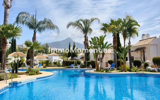 Resale - Apartment - Marbella - Nueva Andalucía