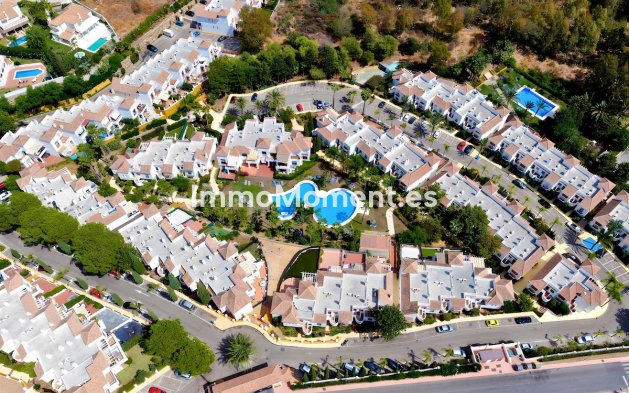 Resale - Apartment - Marbella - Nueva Andalucía