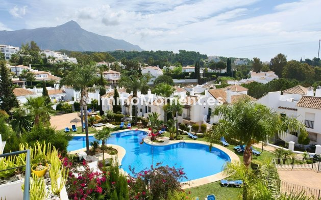 Resale - Apartment - Marbella - Nueva Andalucía