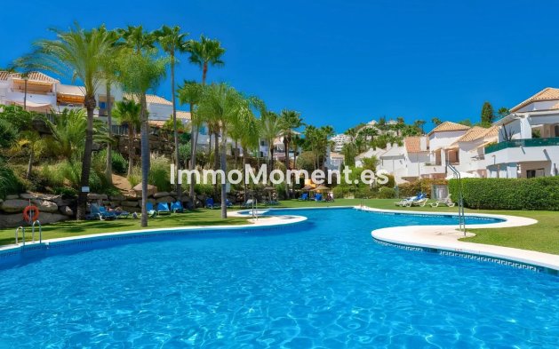 Resale - Apartment - Marbella - Nueva Andalucía