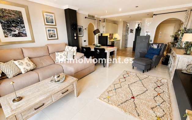 Resale - Apartment - Casares - Doña Julia