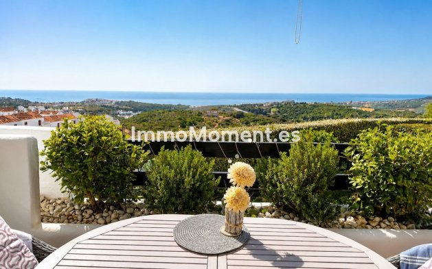 Resale - Apartment - Casares - Doña Julia
