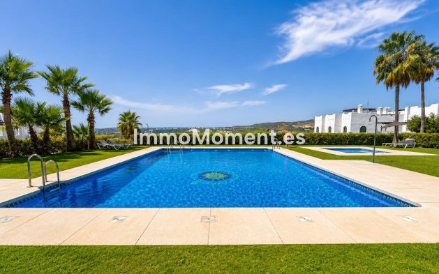 Resale - Apartment - Casares - Doña Julia