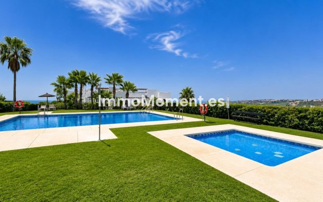 Resale - Apartment - Casares - Doña Julia