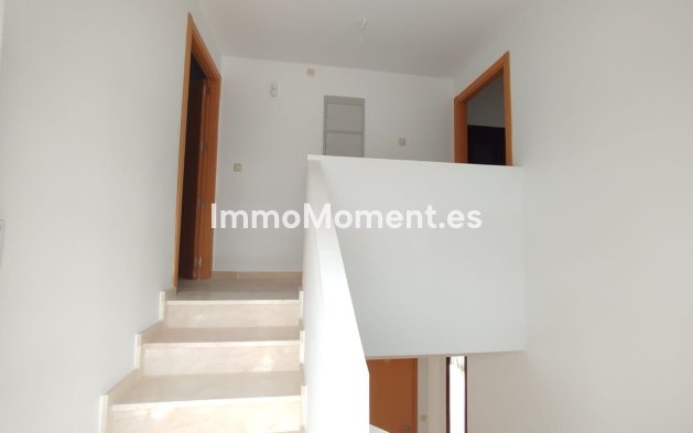 Resale - Townhouse - Casares - Doña Julia