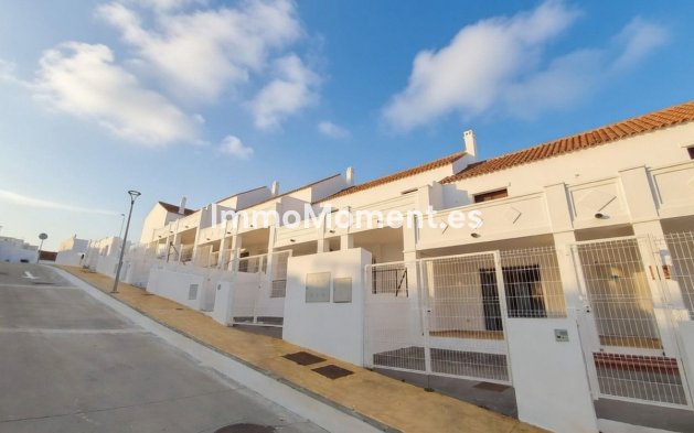 Resale - Townhouse - Casares - Doña Julia