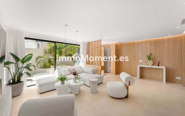 Resale - Detached villa - Marbella - Nueva Andalucía