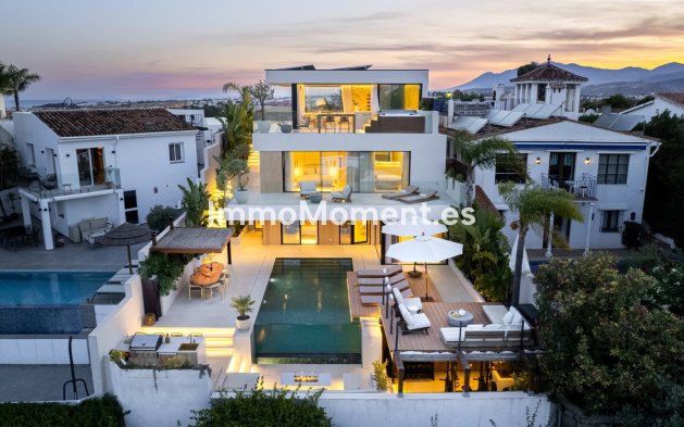 Resale - Detached villa - Marbella - Nueva Andalucía