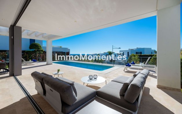 Wiederverkauf - Freistehende Villa - Estepona  - Cancelada