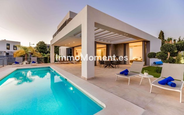 Wiederverkauf - Freistehende Villa - Estepona  - Cancelada