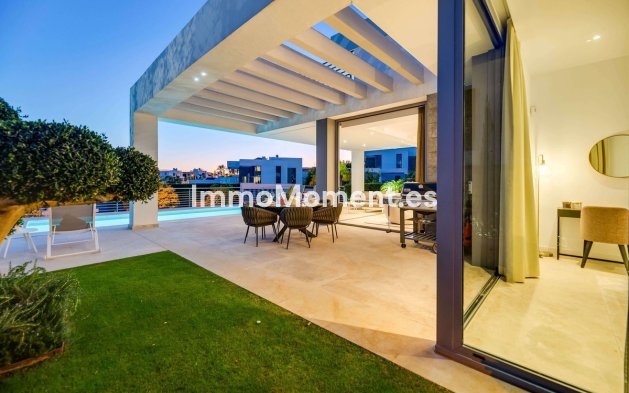 Wiederverkauf - Freistehende Villa - Estepona  - Cancelada