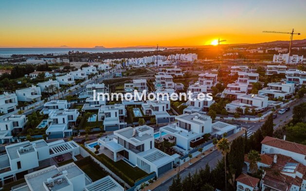 Wiederverkauf - Freistehende Villa - Estepona  - Cancelada