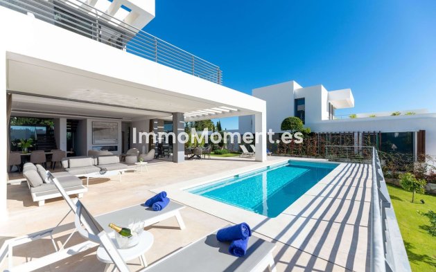 Wiederverkauf - Freistehende Villa - Estepona  - Cancelada