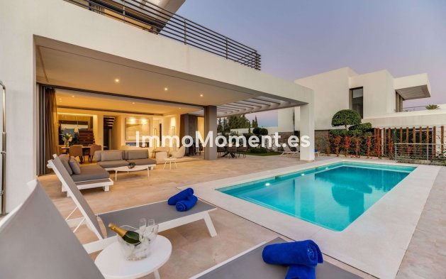 Wiederverkauf - Freistehende Villa - Estepona  - Cancelada